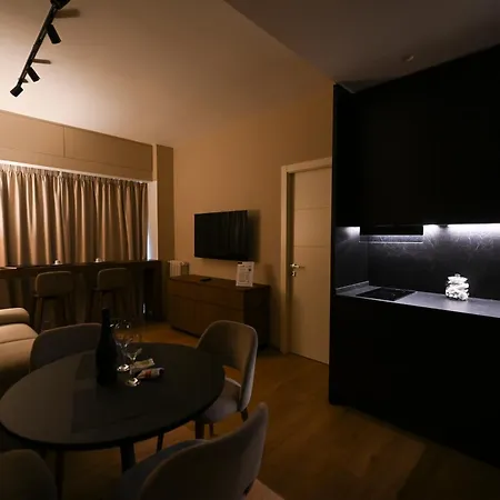 Me Too Exclusive - Interno Uno